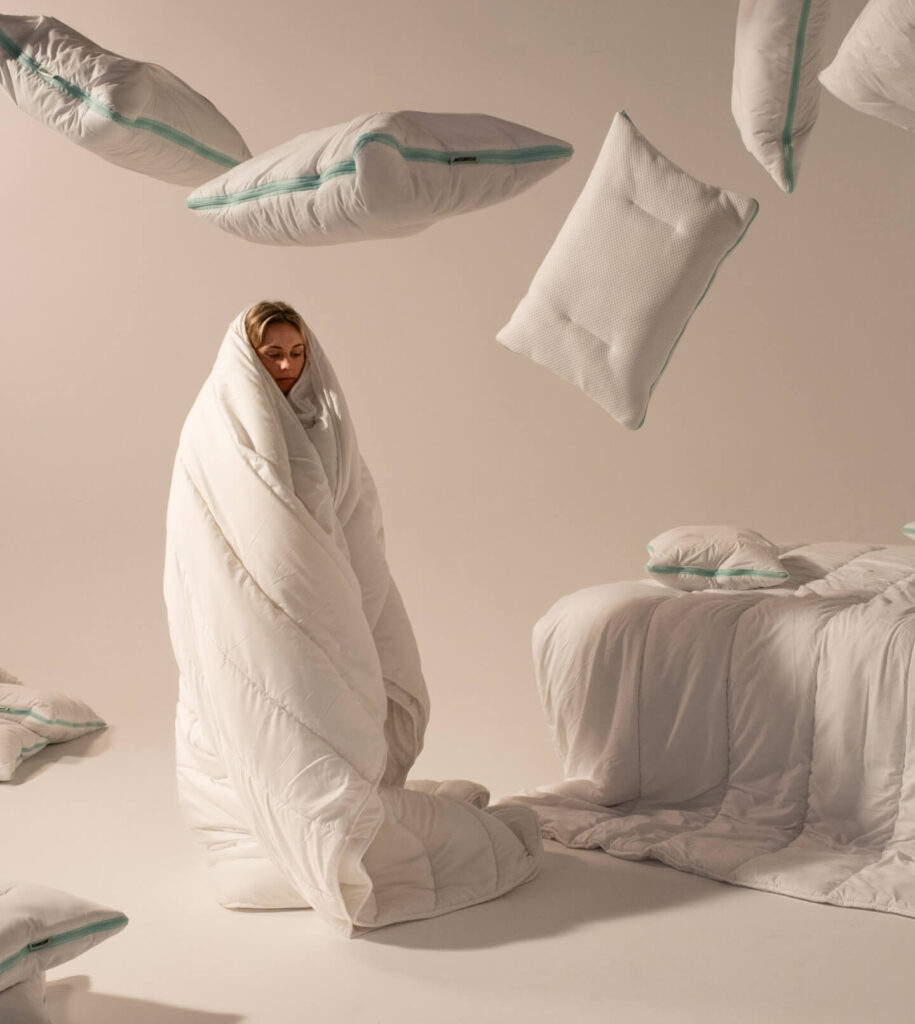 La Technologie Body-Sync® ajuste le cœur de l’oreiller et du matelas à votre morphologie unique grâce à un algorithme avancé, assurant le soutien optimal du corps et l’alignement de la colonne vertébrale pour un sommeil réparateur.